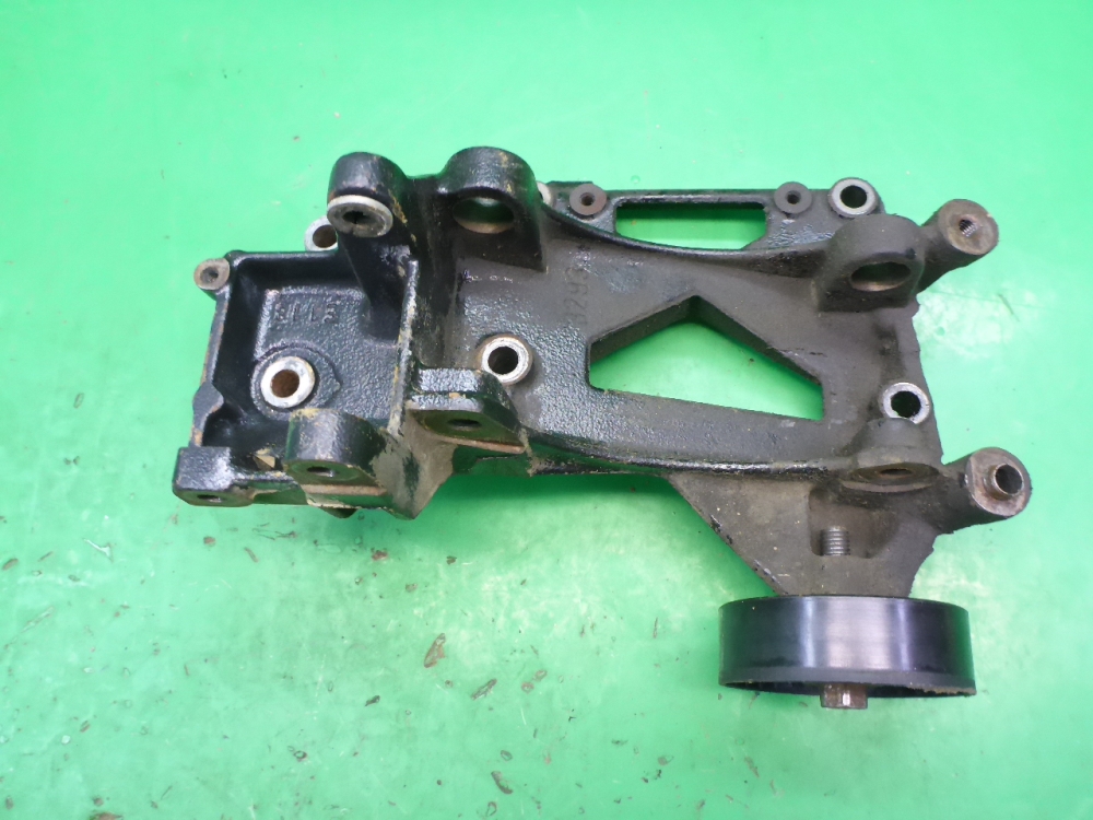 Кронштейн генератора