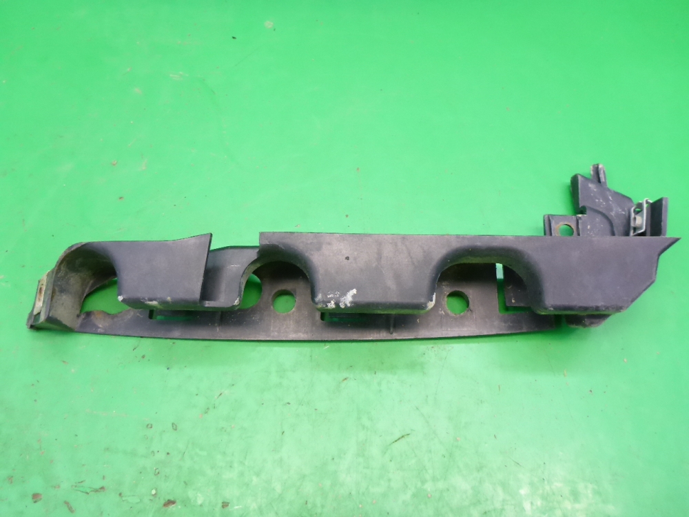 Кронштейн переднего бампера левый