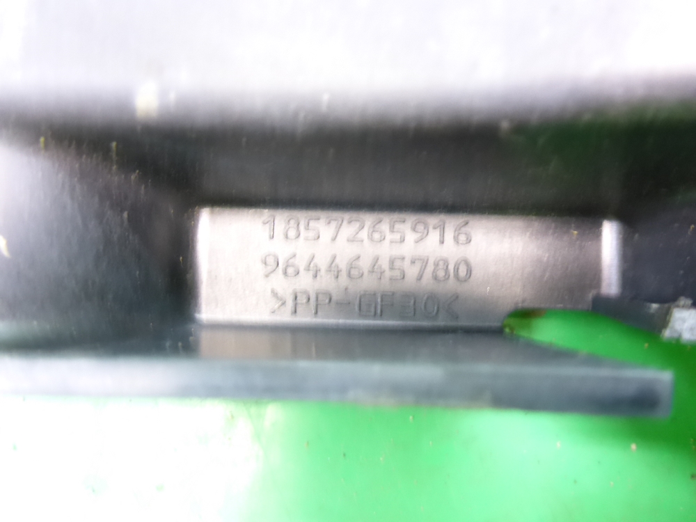 Кронштейн переднего бампера левый