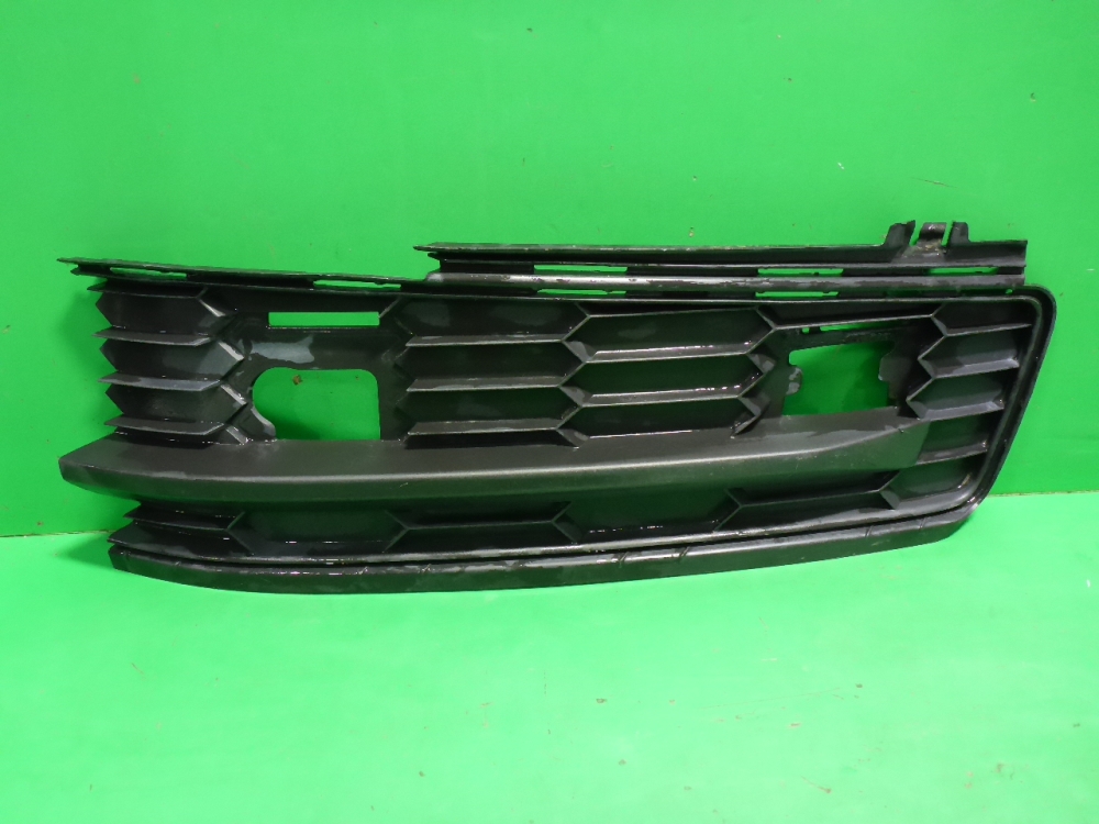 Решетка в бампер правая