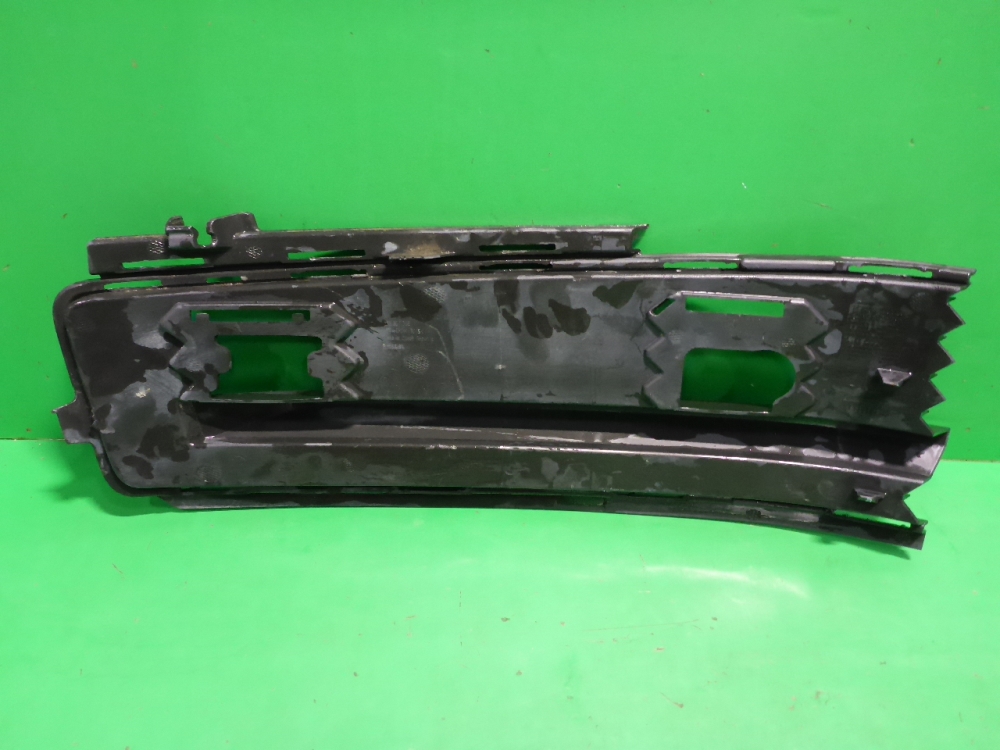 Решетка в бампер правая