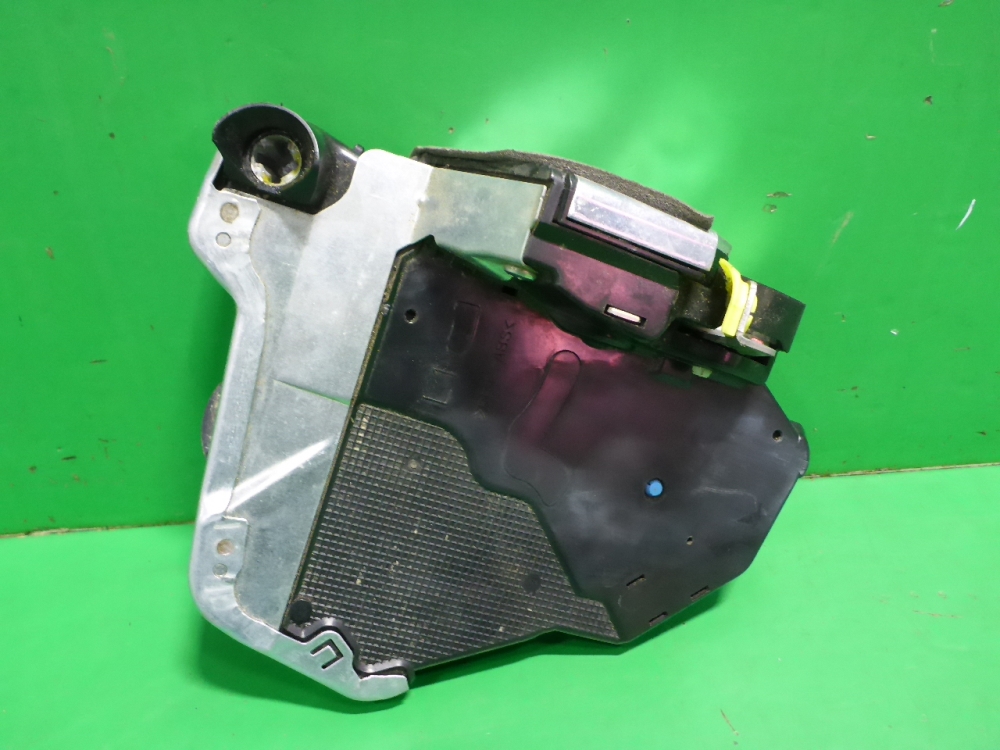 Замок двери передней правой