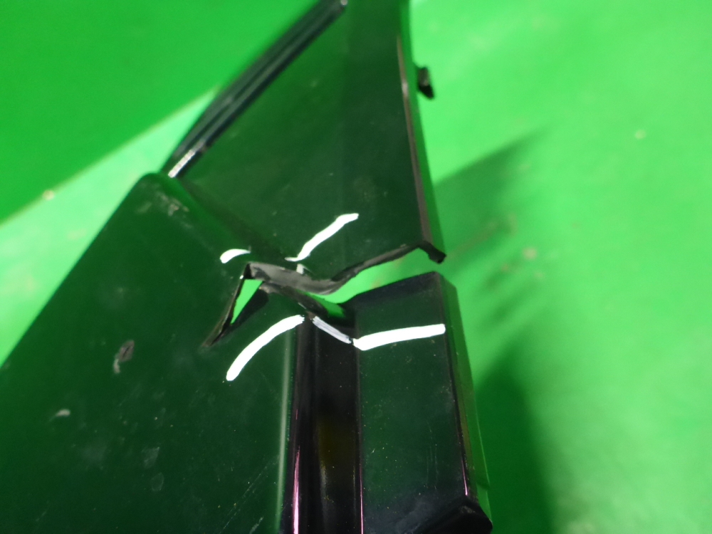 Накладка переднего бампера