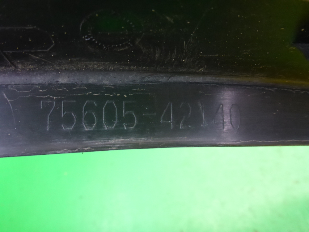 Накладка заднего крыла правого