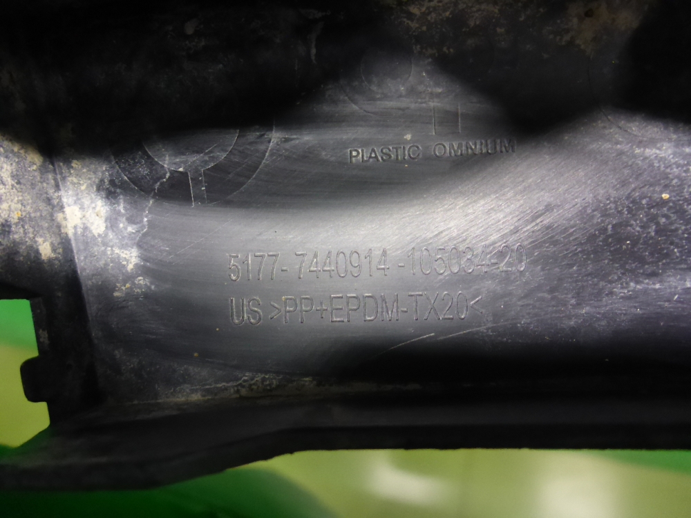 Накладка переднего крыла правого