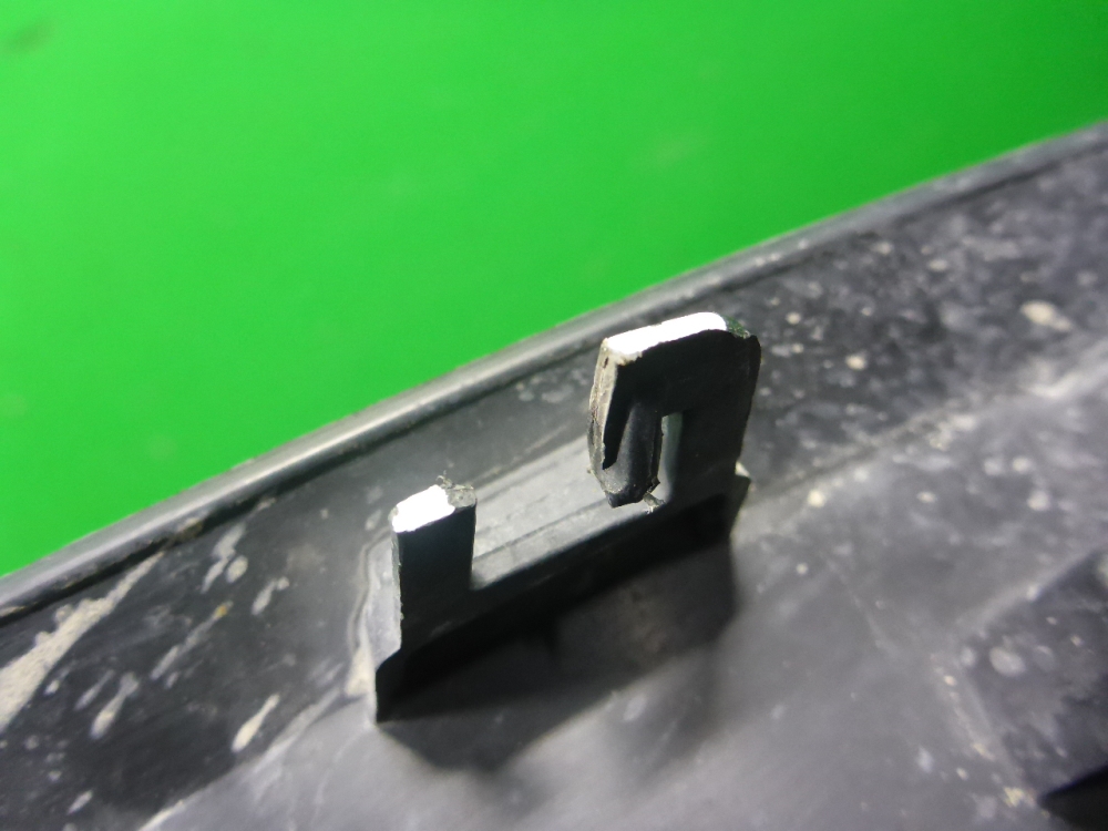 Накладка переднего крыла левого