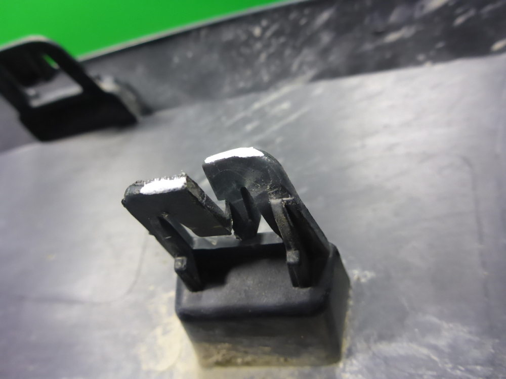 Накладка переднего крыла левого