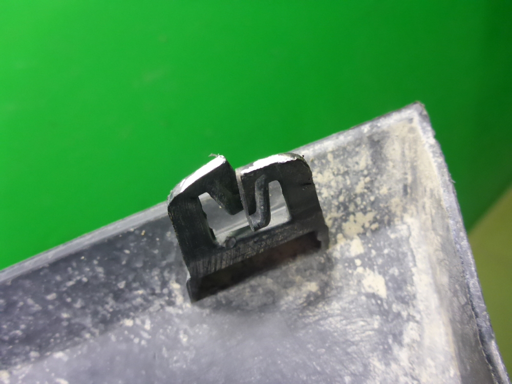 Накладка переднего крыла левого