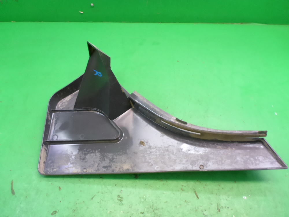 Накладка переднего крыла правого