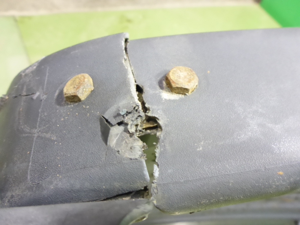 Крыло переднее правое задняя часть