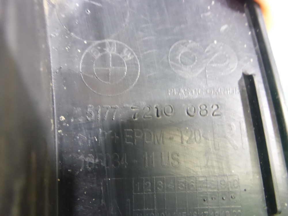 Накладка переднего крыла правого