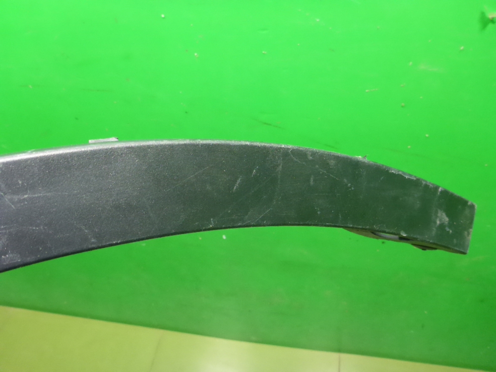 Накладка переднего крыла правого