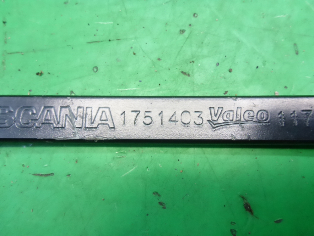 Поводок стеклоочистителя передний правый