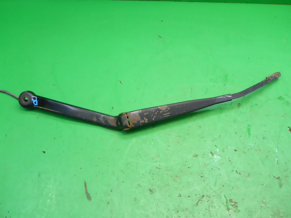 Поводок стеклоочистителя передний правый