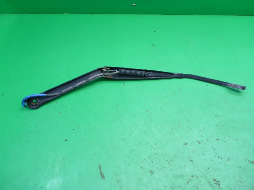 Поводок стеклоочистителя передний левый