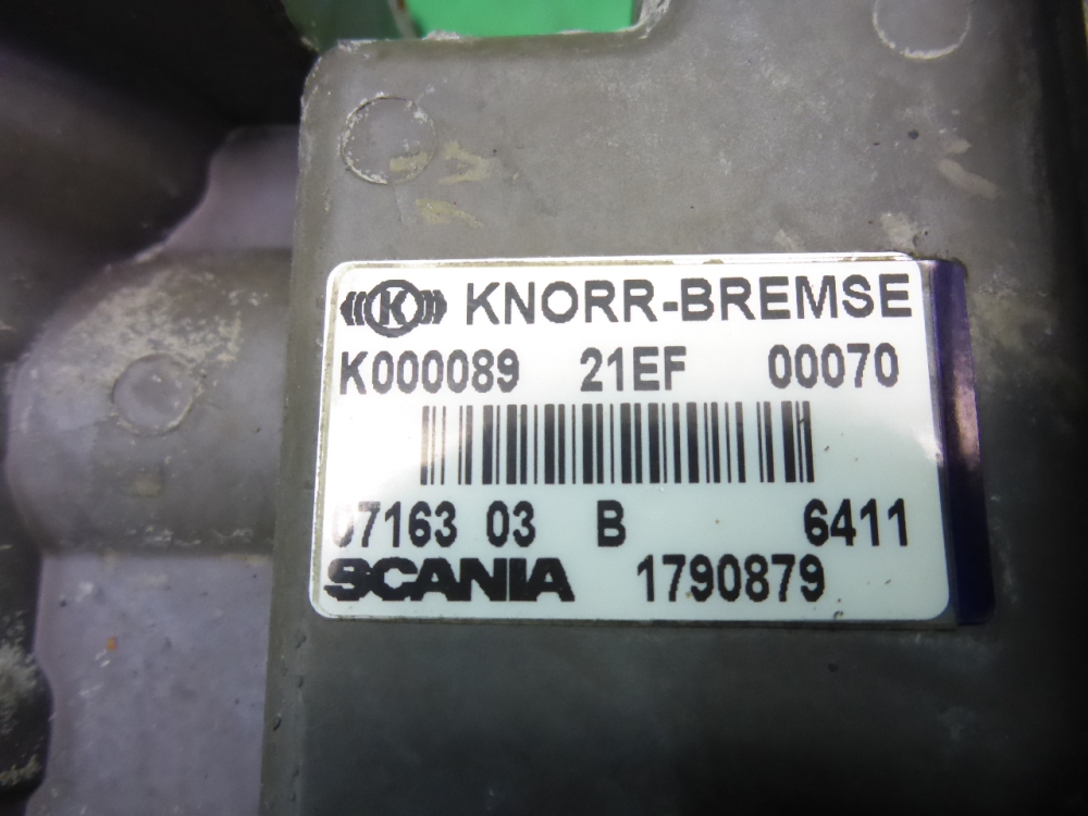 Кран управления тормозами прицепа