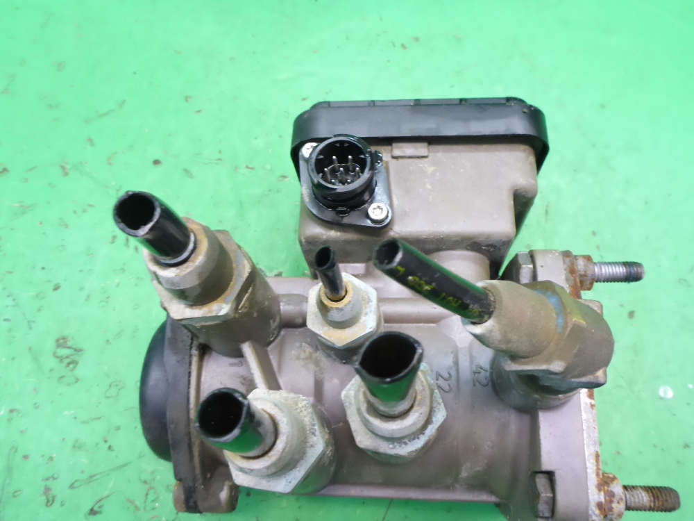 Кран управления тормозами прицепа