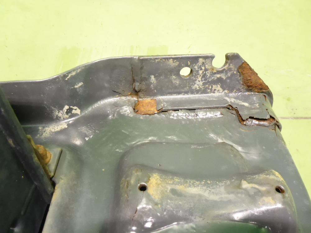 Крепление АКБ (корпус/подставка)