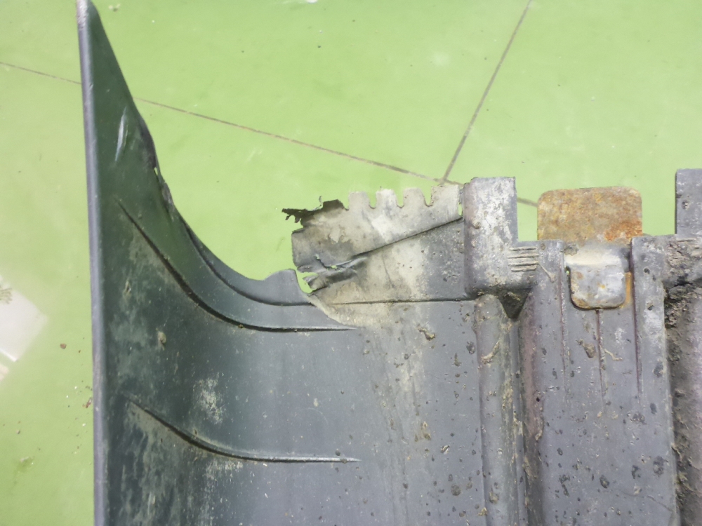 Крыло заднее правое задняя часть