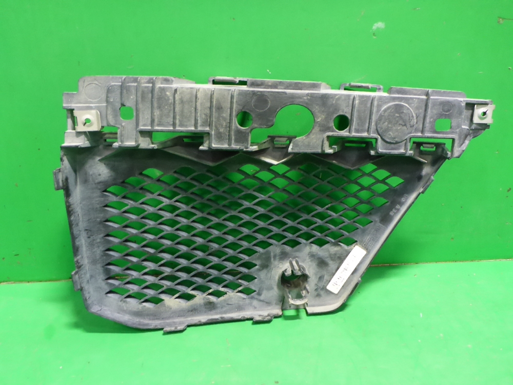 Решетка в бампер левая