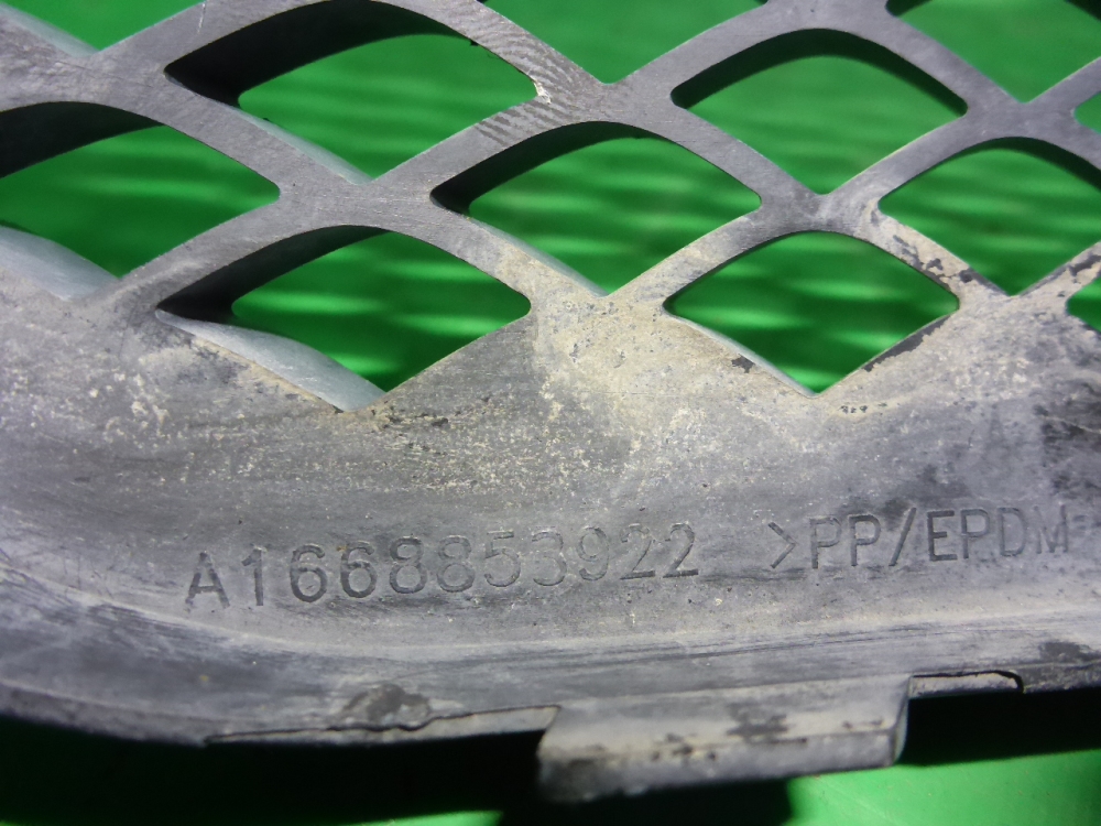 Решетка в бампер левая