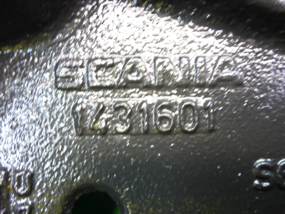 Кронштейн переднего бампера левый