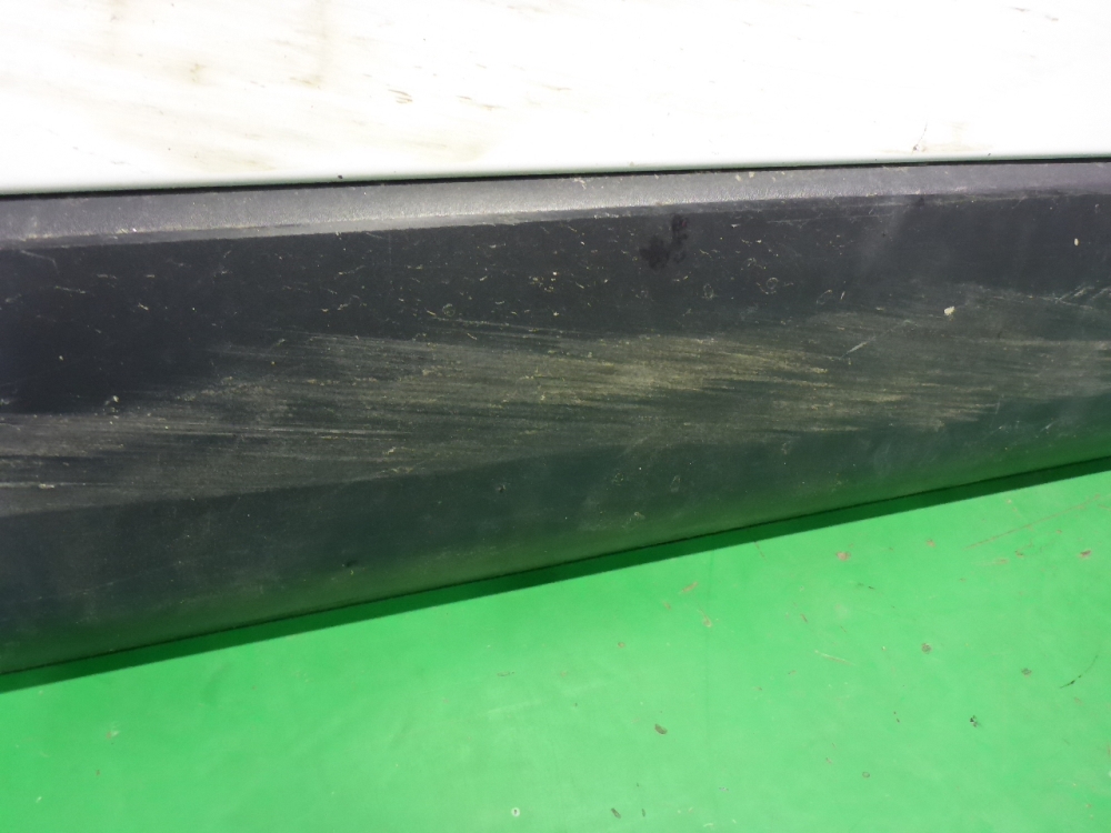 Накладка двери передней левой