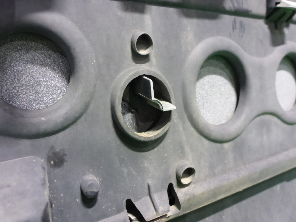 Накладка двери передней левой