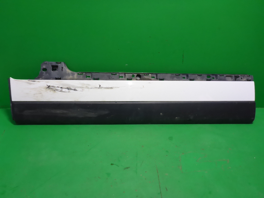 Накладка двери передней левой