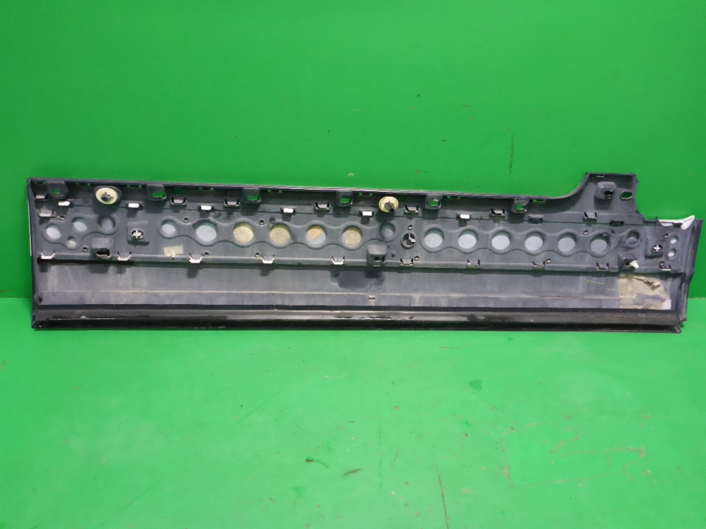 Накладка двери передней левой