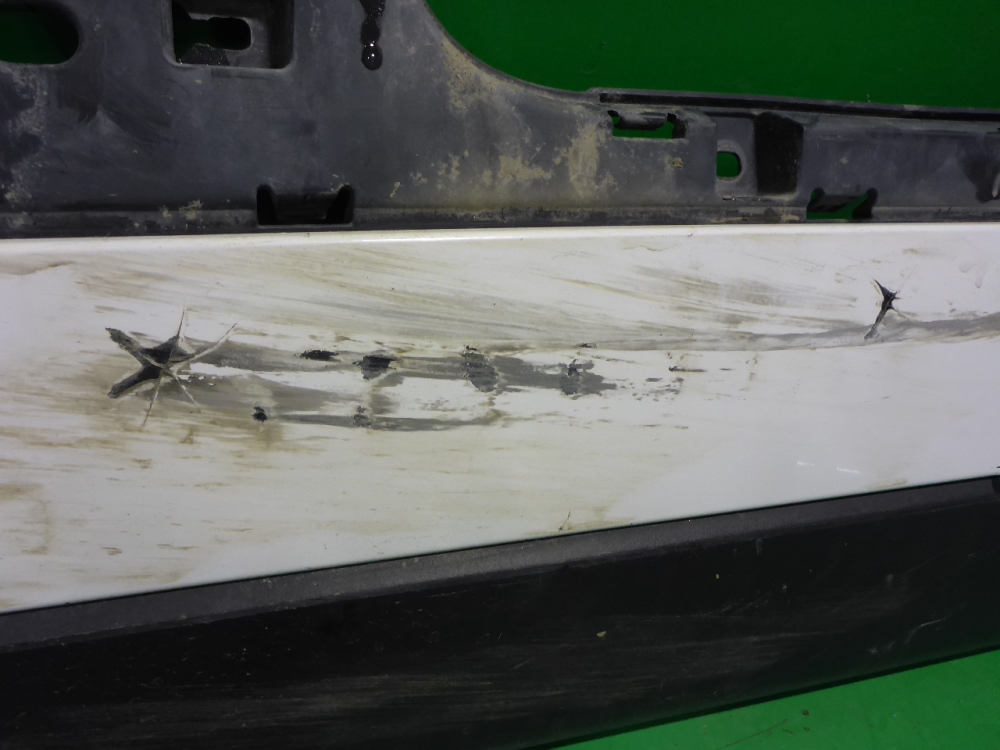 Накладка двери передней левой