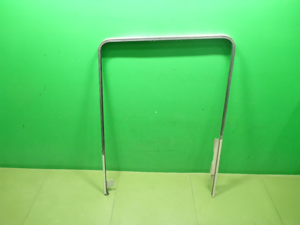 Направляющая стекла двери