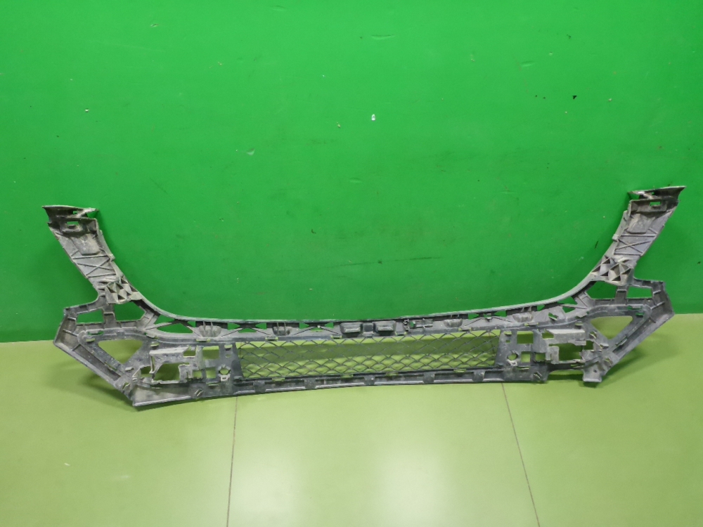 Кронштейн переднего бампера