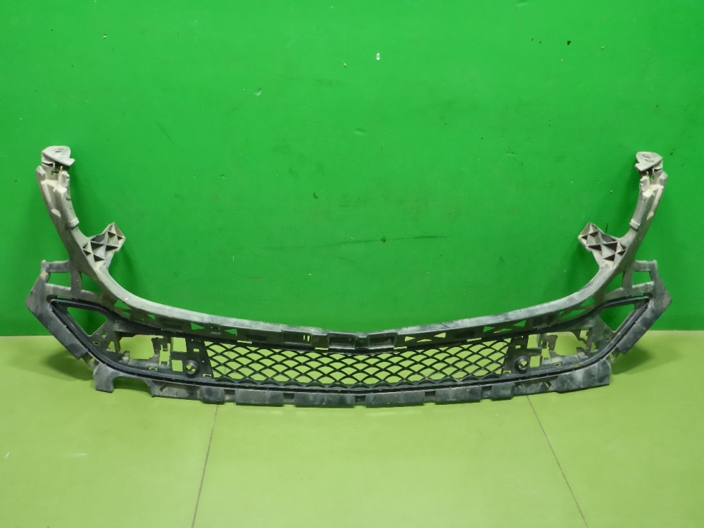 Кронштейн переднего бампера