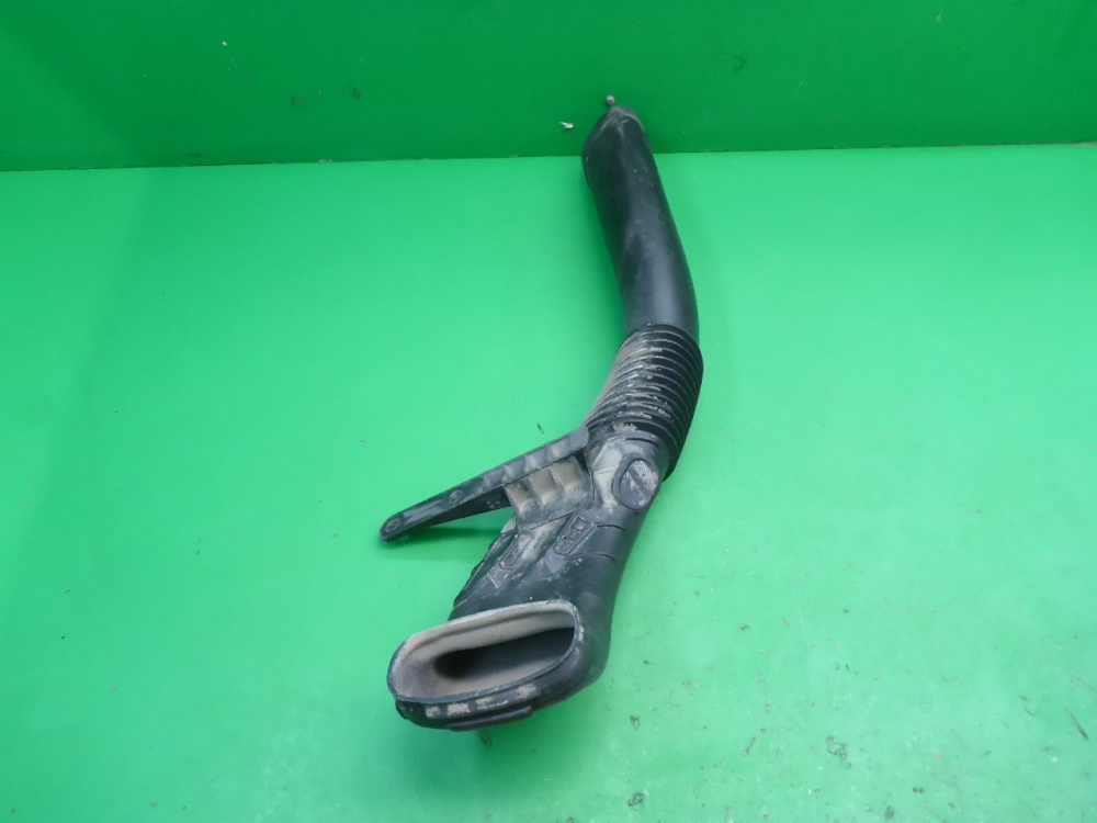 Патрубок воздушного фильтра