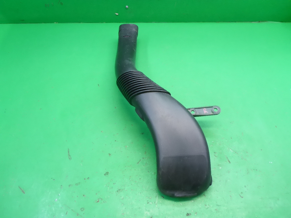 Патрубок воздушного фильтра