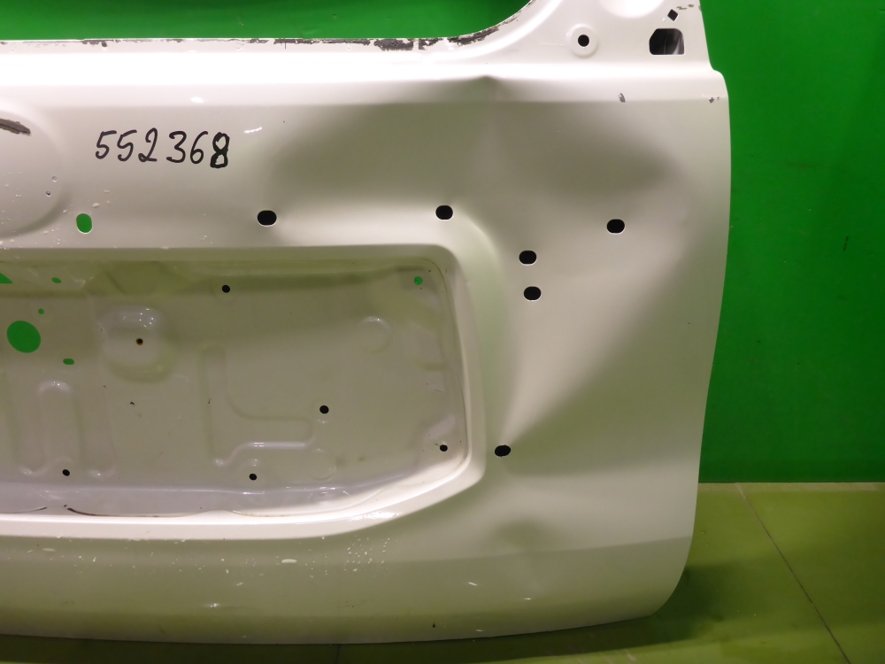 Дверь багажника