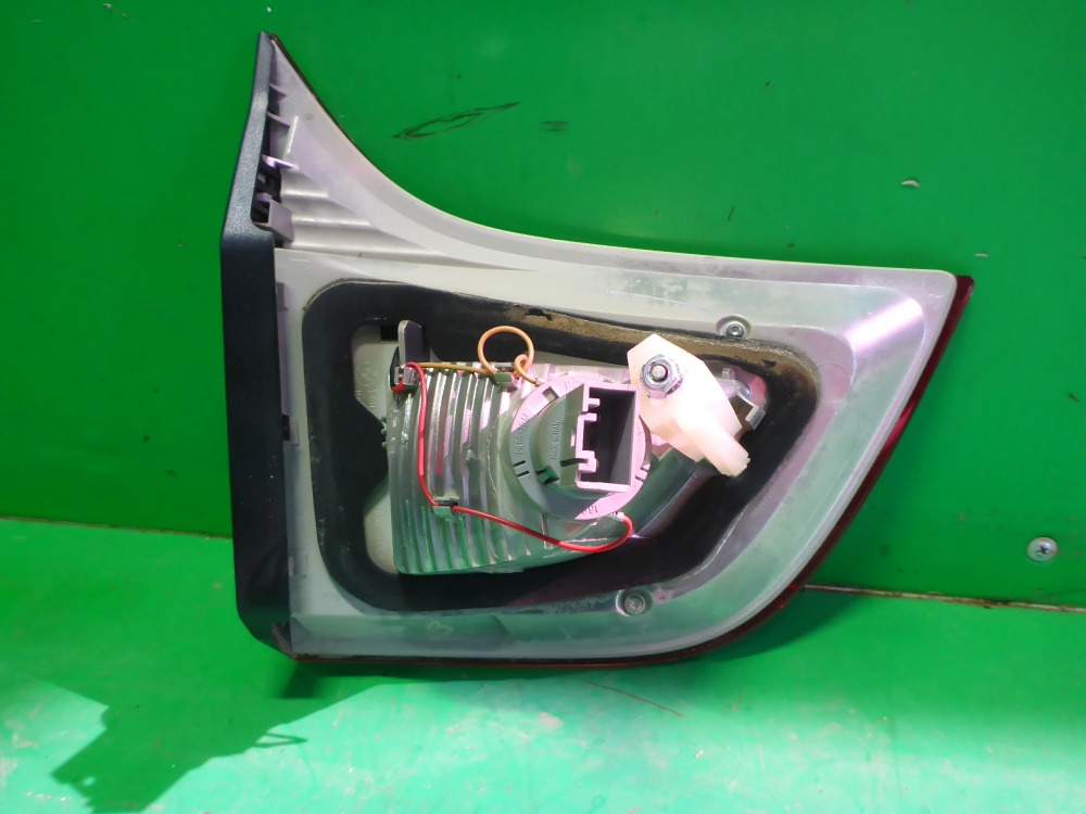 Фонарь задний внутренний правый