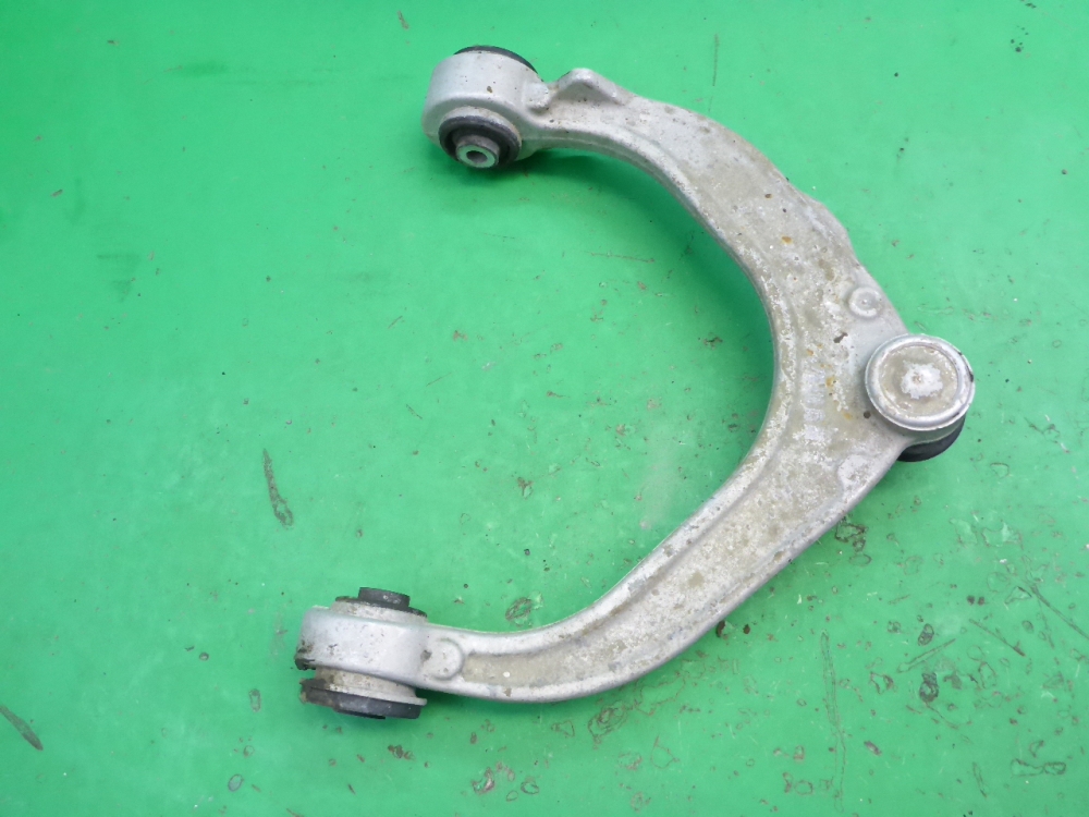 Рычаг передний верхний правый