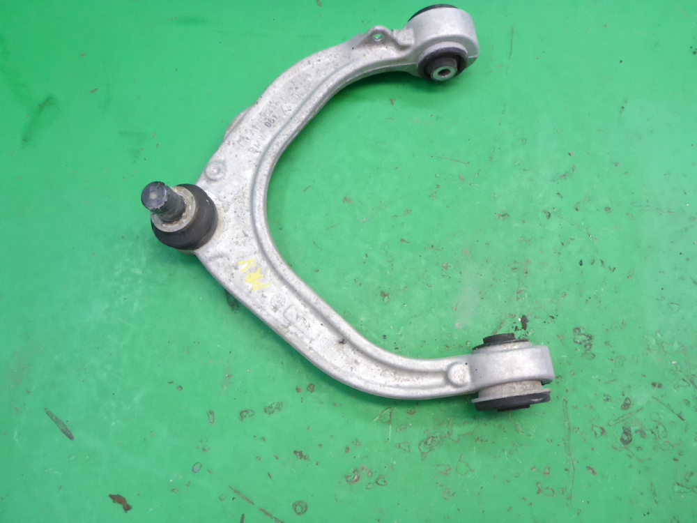 Рычаг передний верхний правый