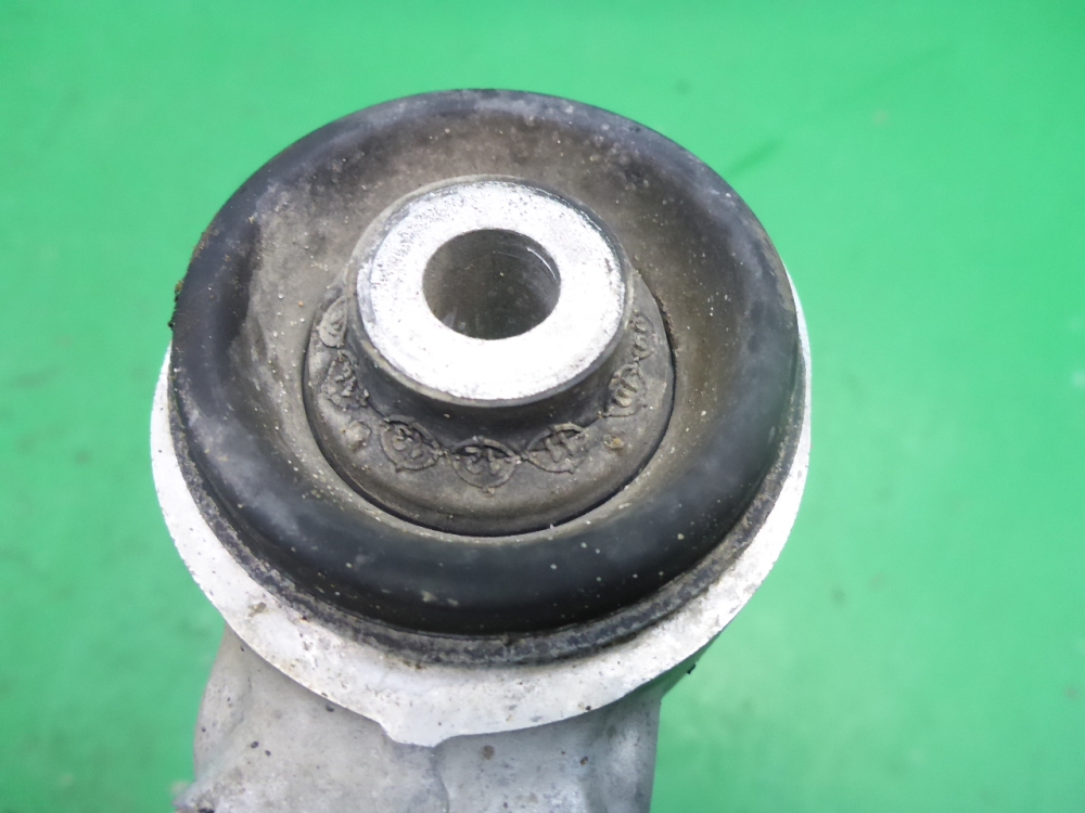 Рычаг передний левый