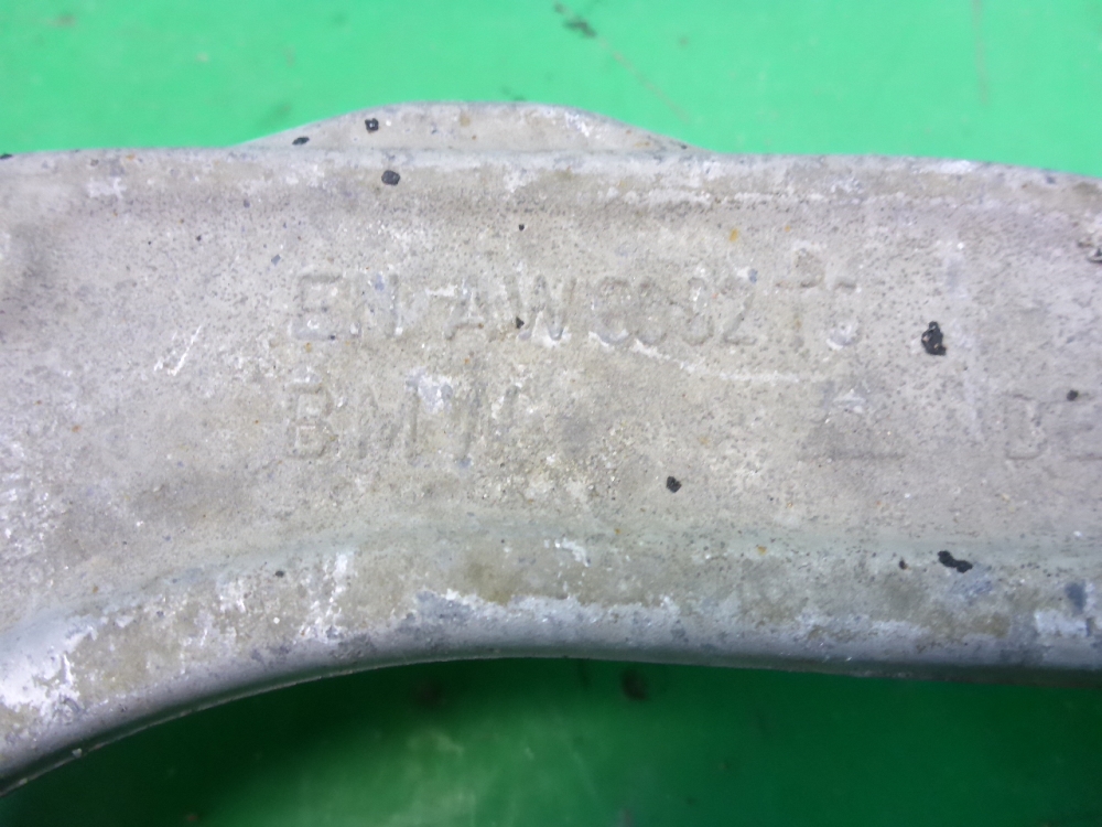 Рычаг передний левый