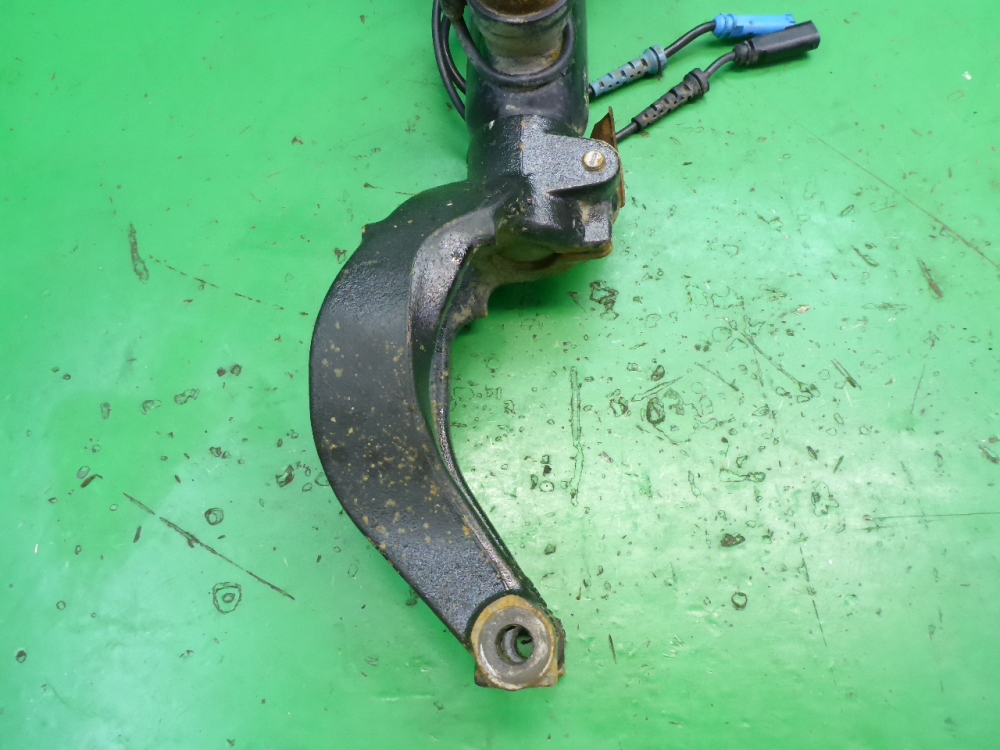 Амортизатор передний левый