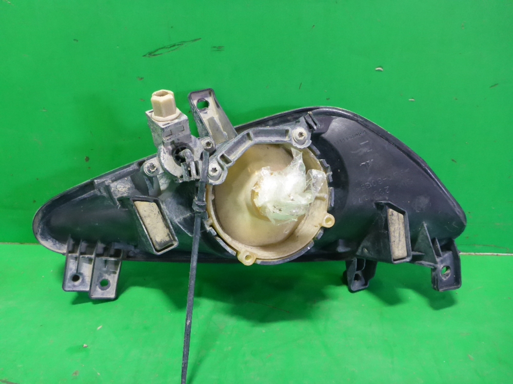 Фара противотуманная левая