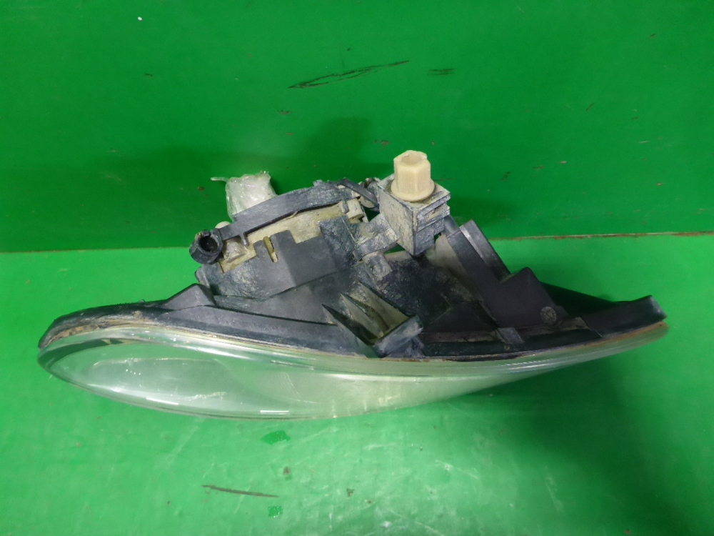 Фара противотуманная левая