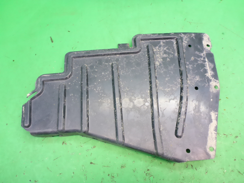 Пыльник двигателя боковой левый