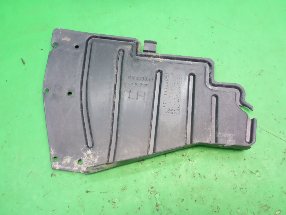 Пыльник двигателя боковой левый