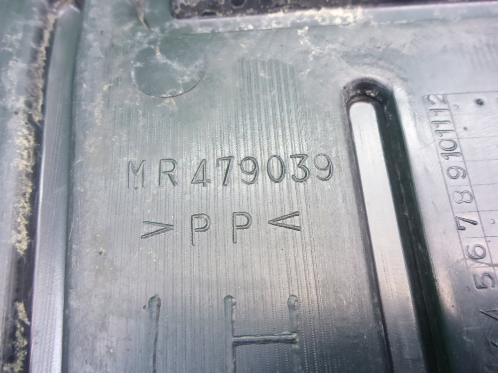 Пыльник двигателя боковой левый