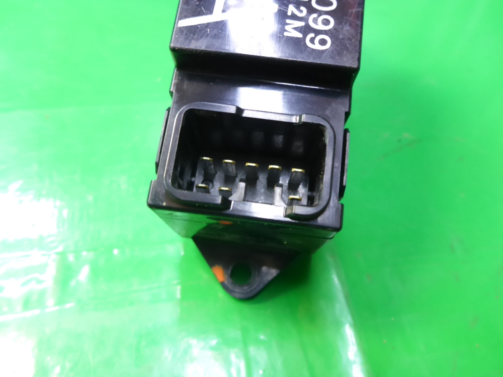 Кнопка стеклоподъемника