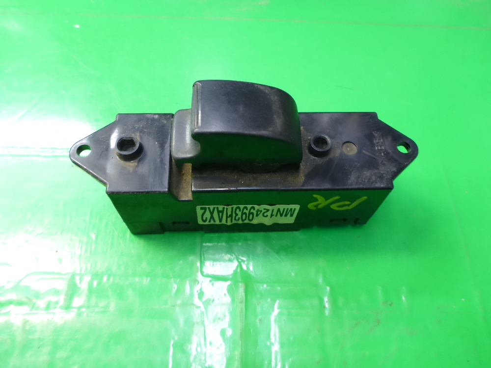 Кнопка стеклоподъемника